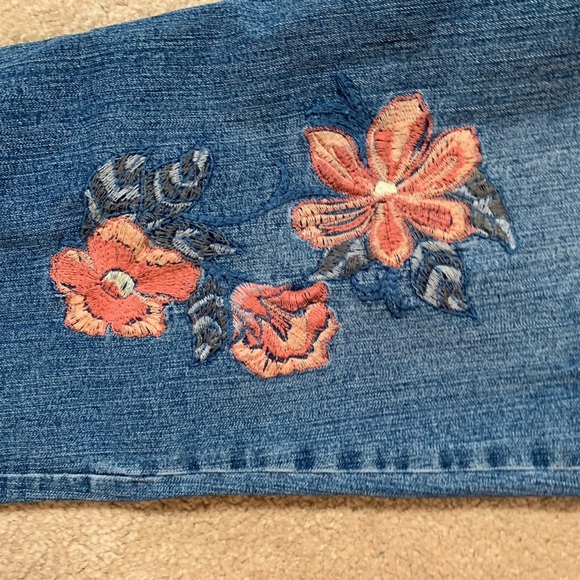 Gloria Vanderbilt size 10 embroidered jeans. Perfect condition! - Picture 5 of 6